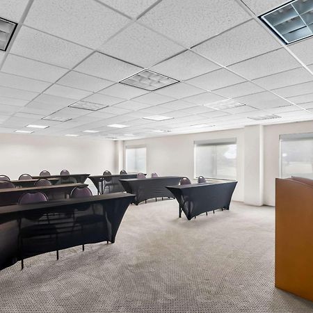 Comfort Suites Austin Airport Экстерьер фото