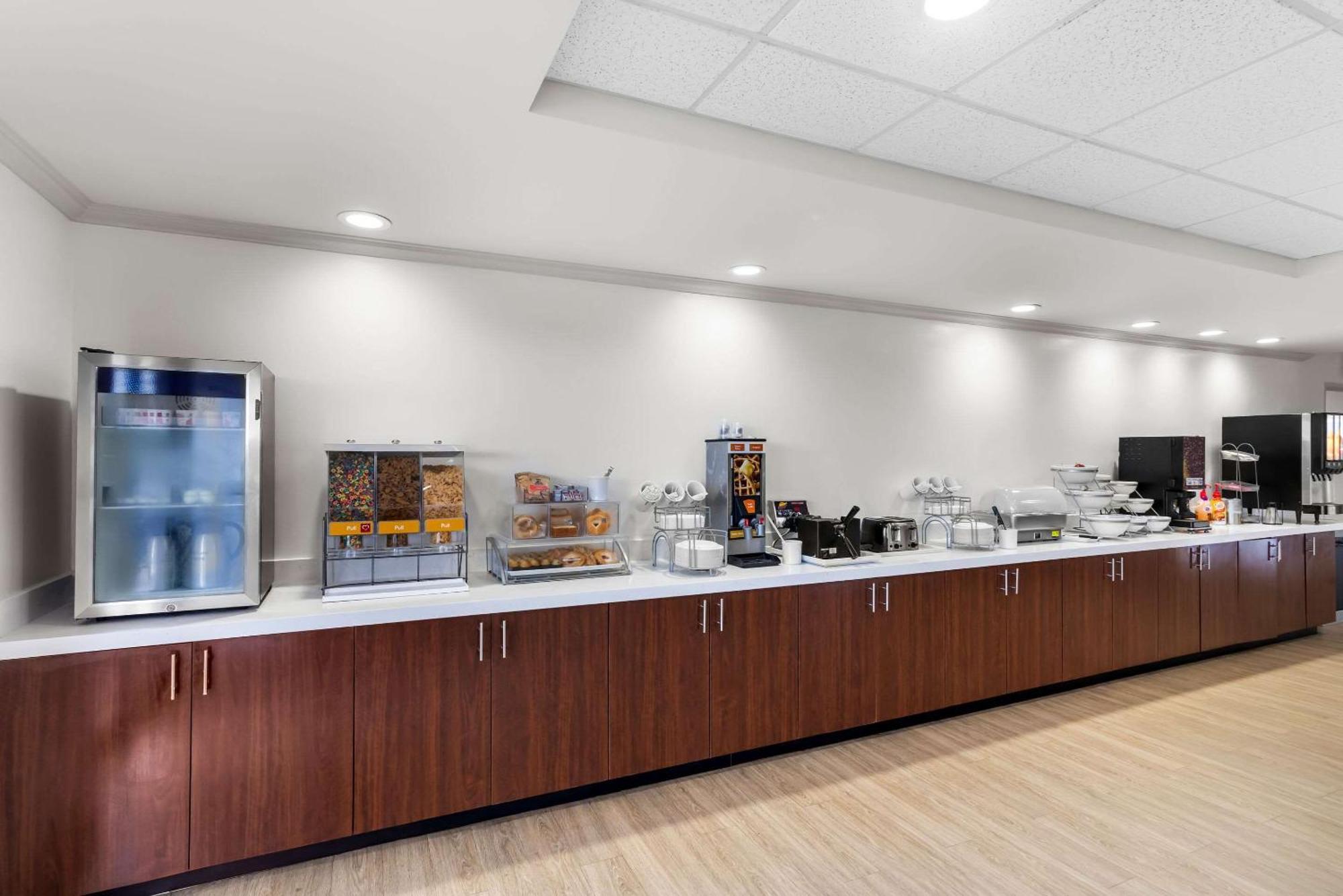 Comfort Suites Austin Airport Экстерьер фото