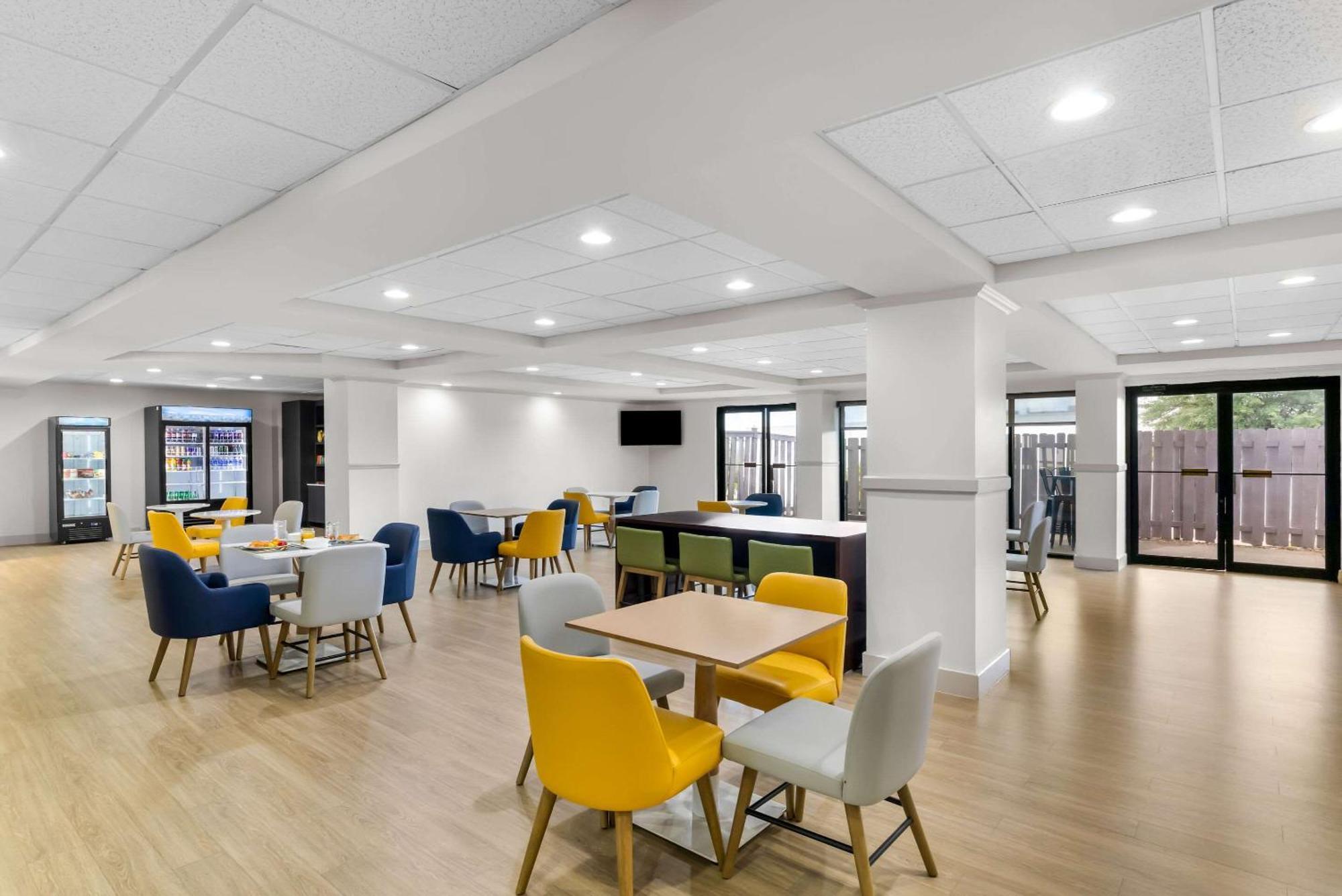 Comfort Suites Austin Airport Экстерьер фото