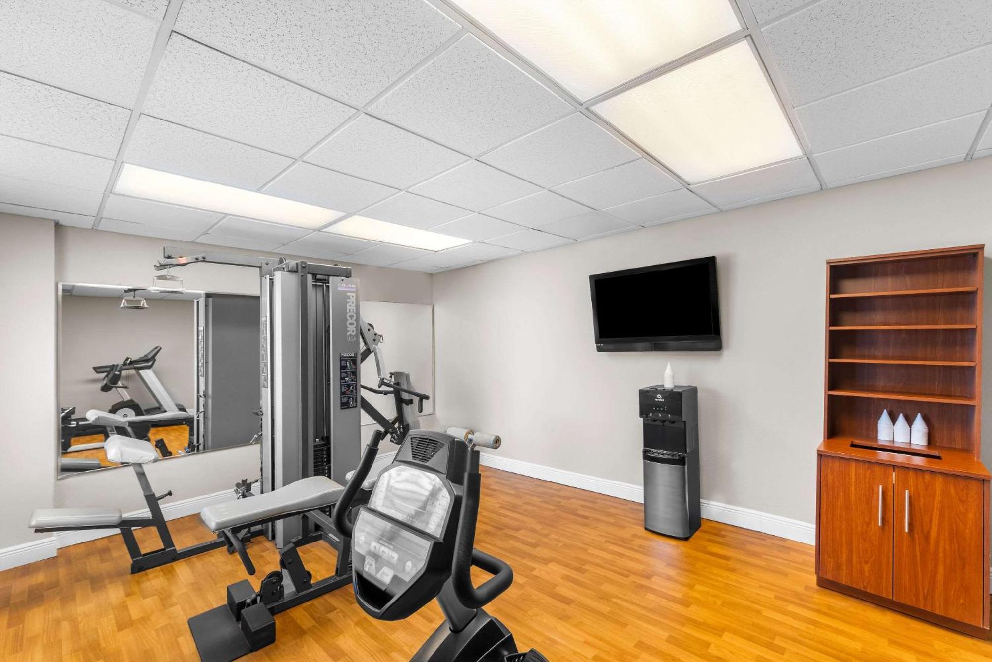 Comfort Suites Austin Airport Экстерьер фото