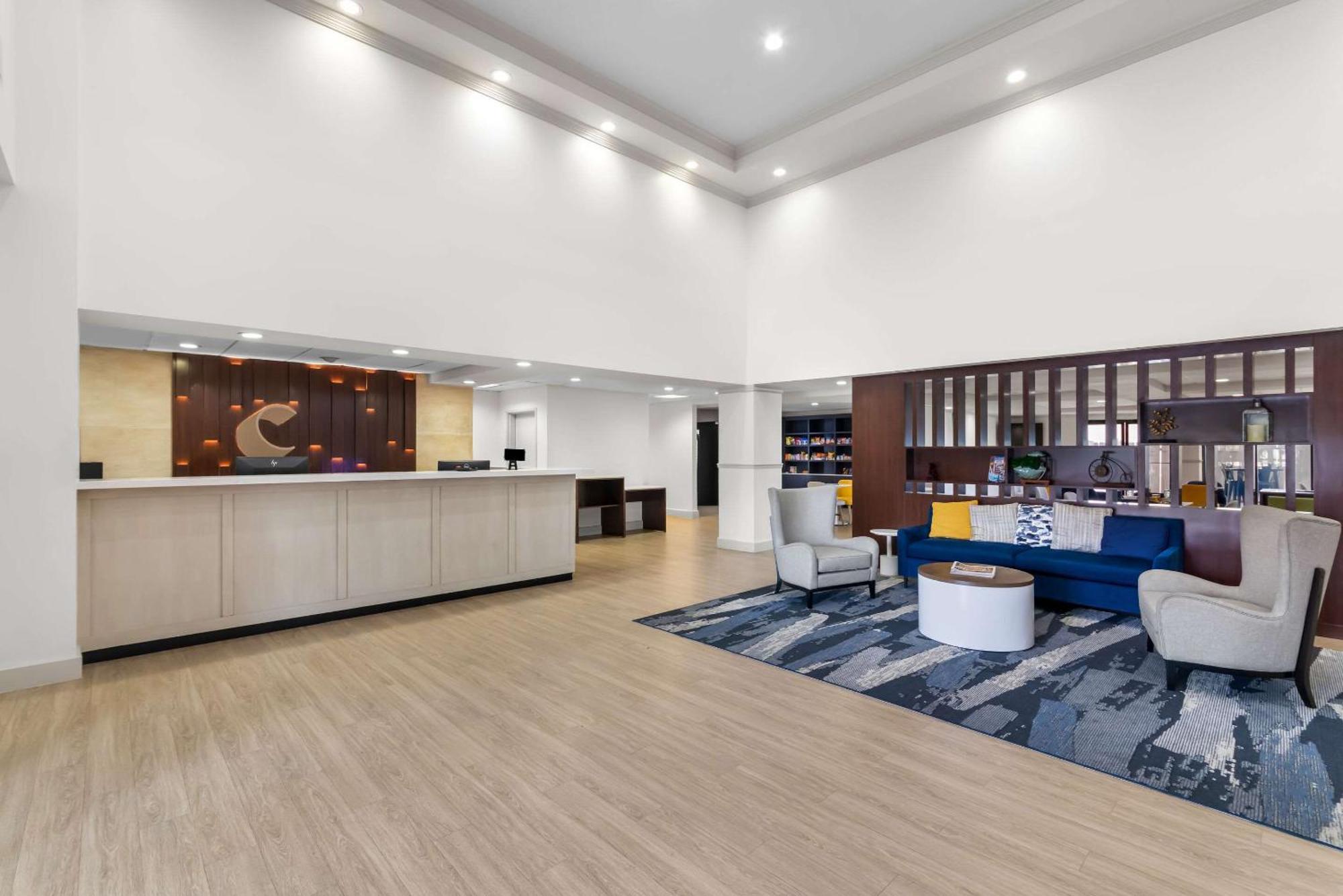 Comfort Suites Austin Airport Экстерьер фото