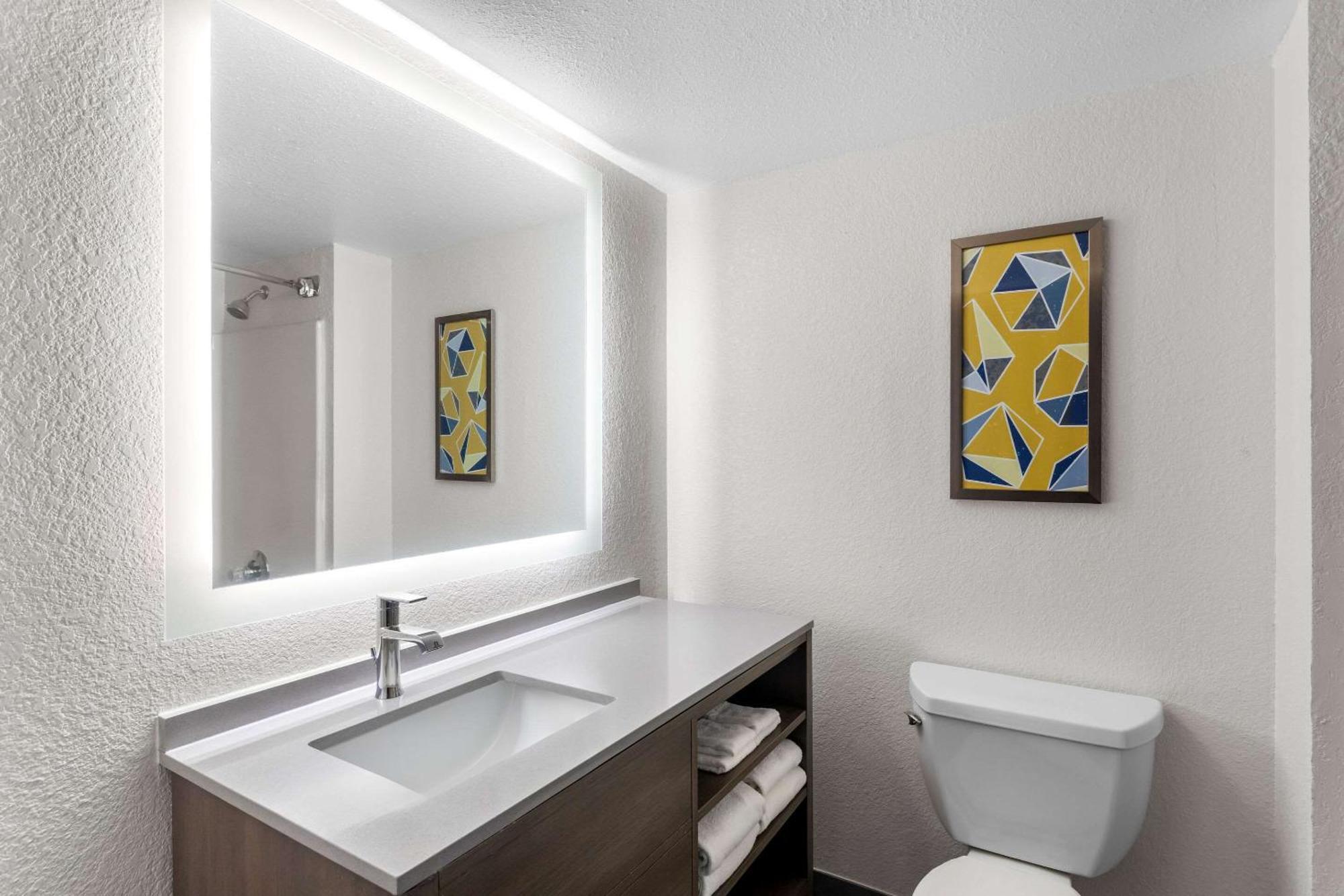 Comfort Suites Austin Airport Экстерьер фото