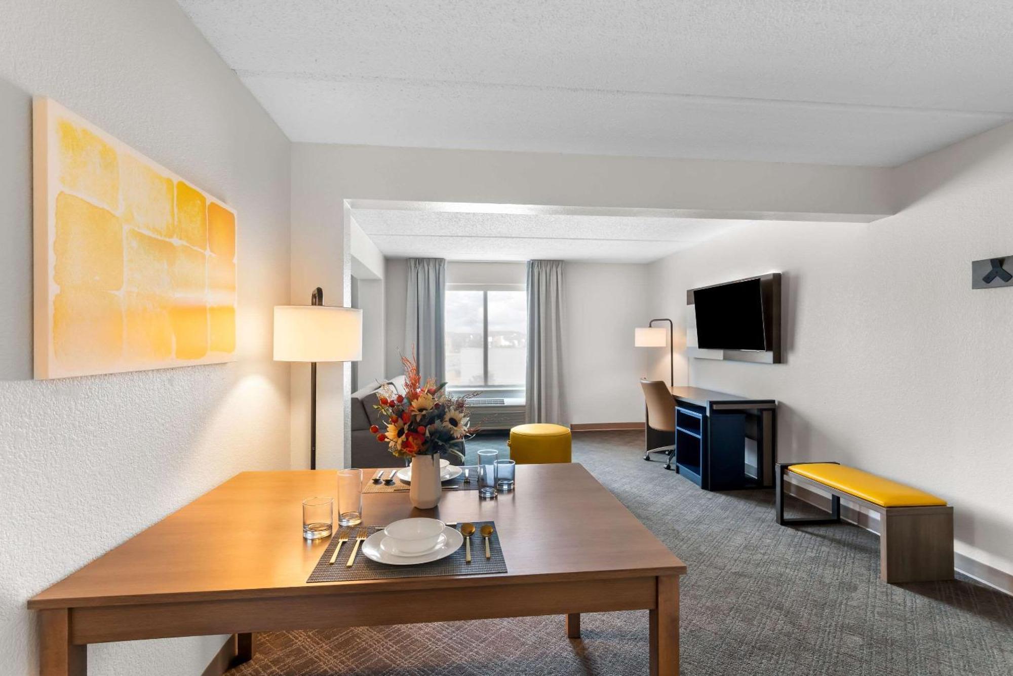 Comfort Suites Austin Airport Экстерьер фото