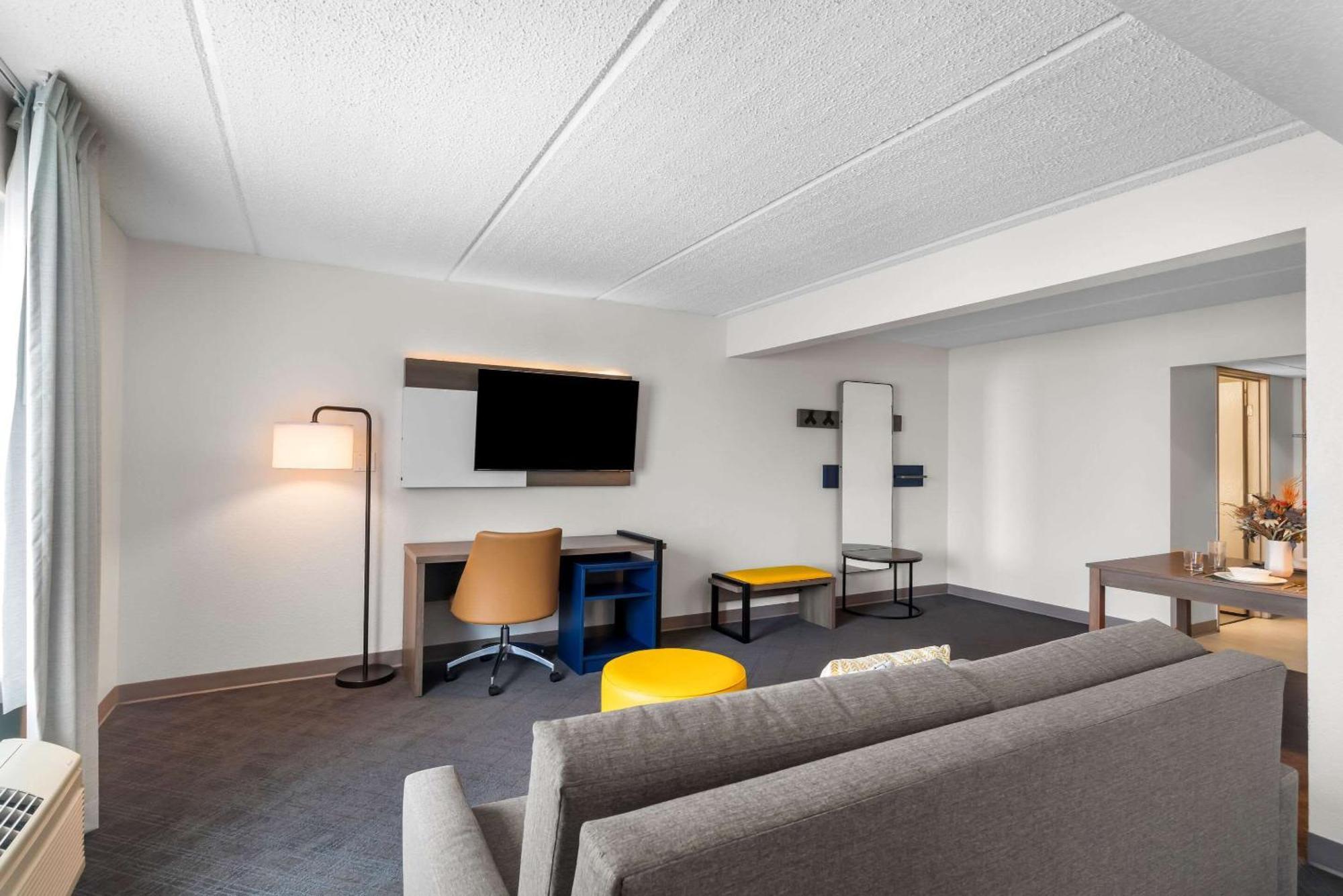 Comfort Suites Austin Airport Экстерьер фото