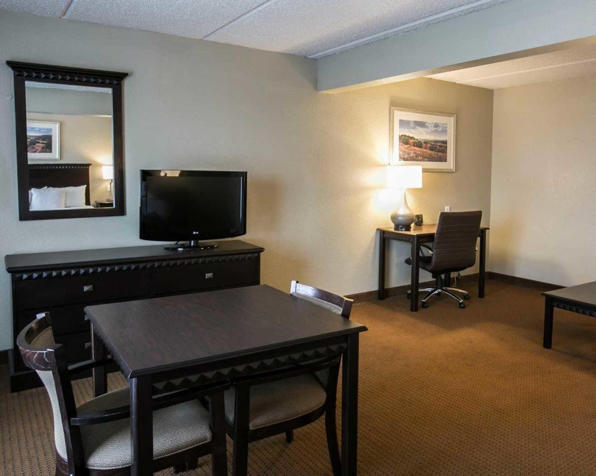 Comfort Suites Austin Airport Экстерьер фото