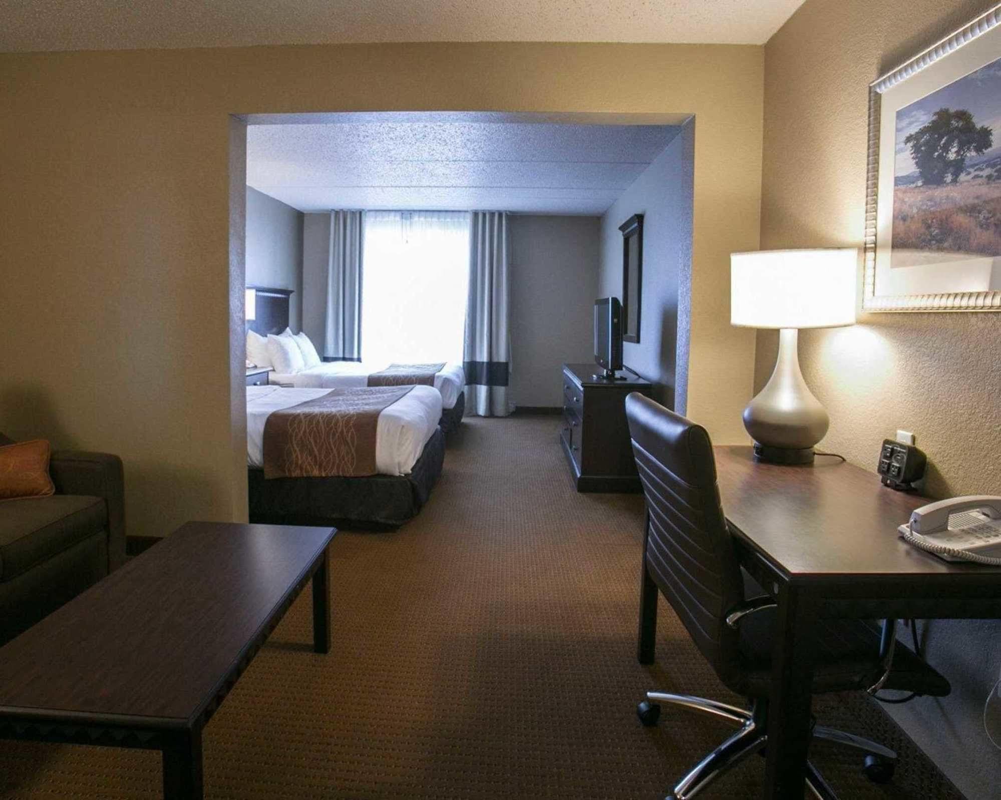 Comfort Suites Austin Airport Экстерьер фото
